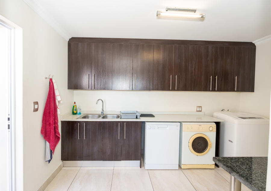 4 Bedroom Property for Sale in Sunset Estate Western Cape
